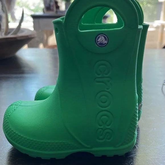 Child’s size 7 Crocs rain boots. Never worn. Green and super lightweight - Picture 2 of 4
